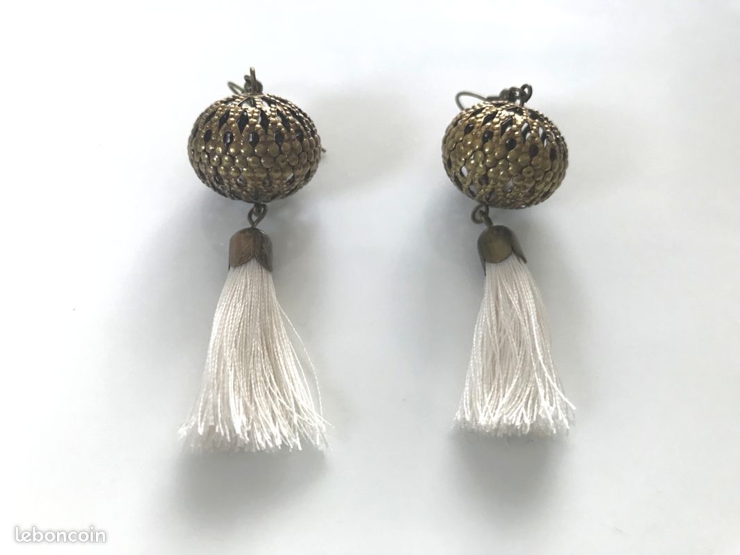 Boucles d'oreilles perle bronze et pompon écru (image 3)