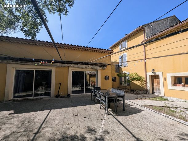 Mas 9 pièces 320 m²