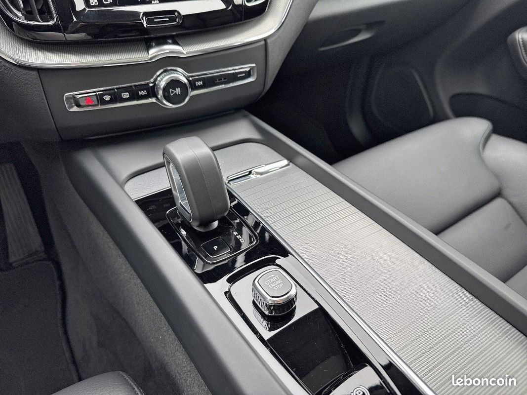 VOLVO XC60 T6 AWD Hybride rechargeable 253 ch+145 ch Geartronic 8 Plus Style Dark (image 16)