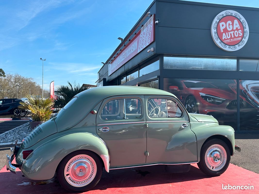 Renault 4CV - Véhicule de collection (image 9)