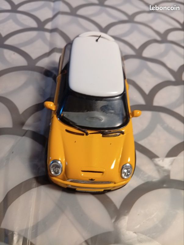 HTC Cararama – Mini Cooper 1:43 – Jaune Toit Blanc Et Rétro – Modèle Réduit De Collection
