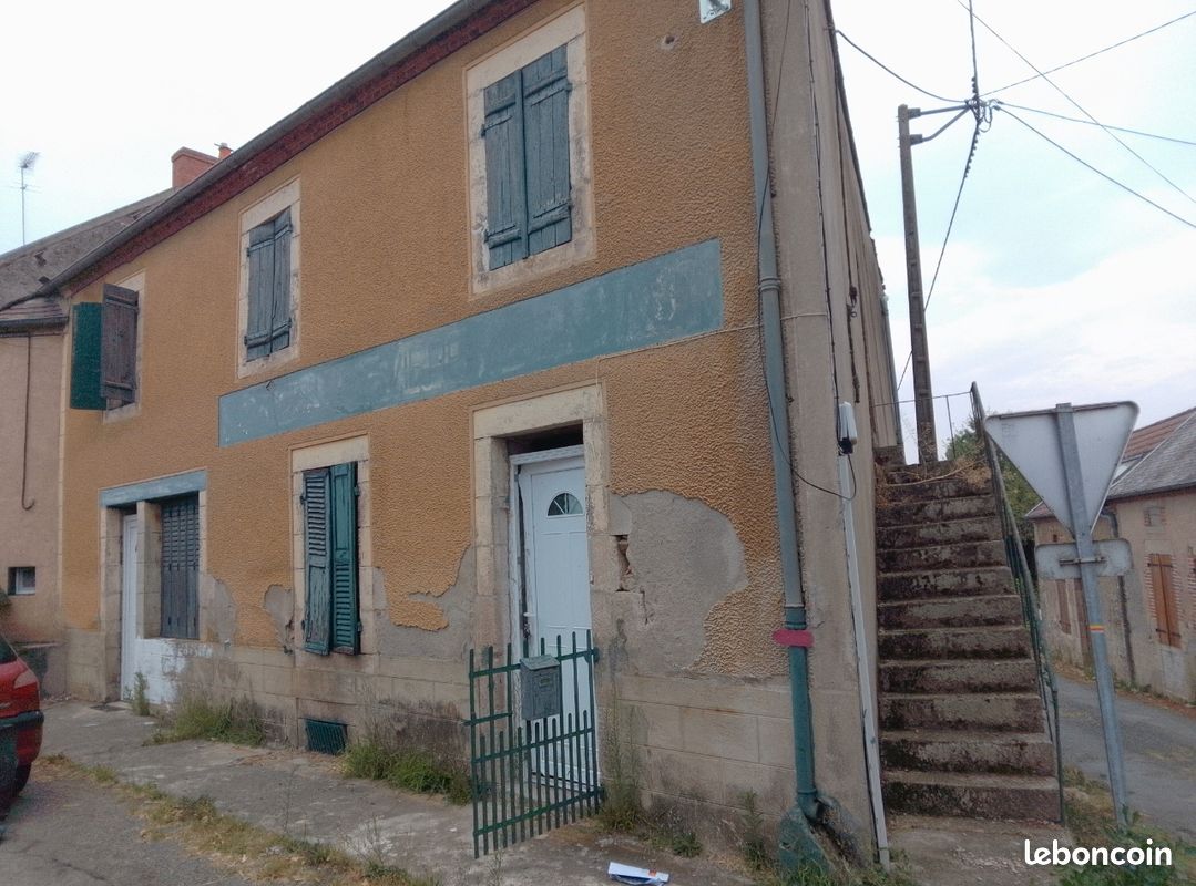 Maison 3 pièces 170 m² · à Huriel · 170 m² · 15 000 €