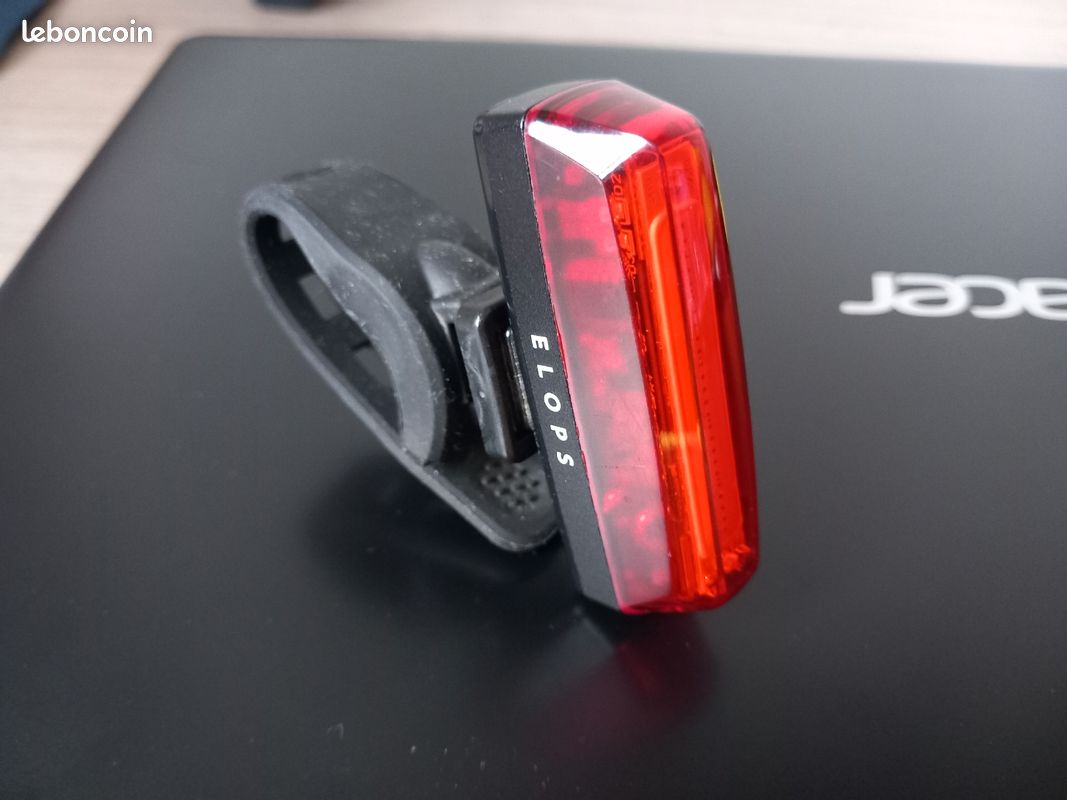 Kit éclairage arrière ST-920 usb rechargeable velo (image 1)
