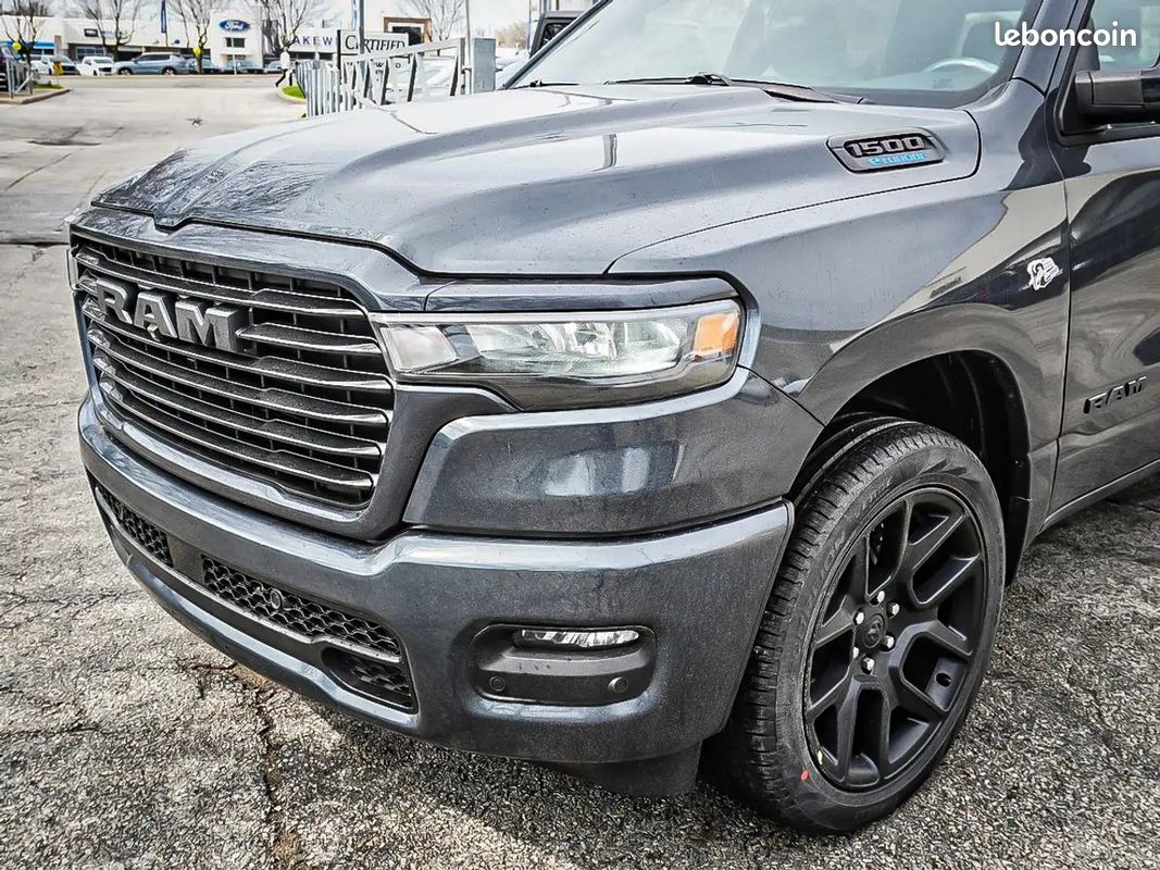 Dodge RAM 1500 Sport 5.7 HEMI V8 4x4 – Toit Pano – Forged Blue – NEUF 2026 - TVA (image 23)