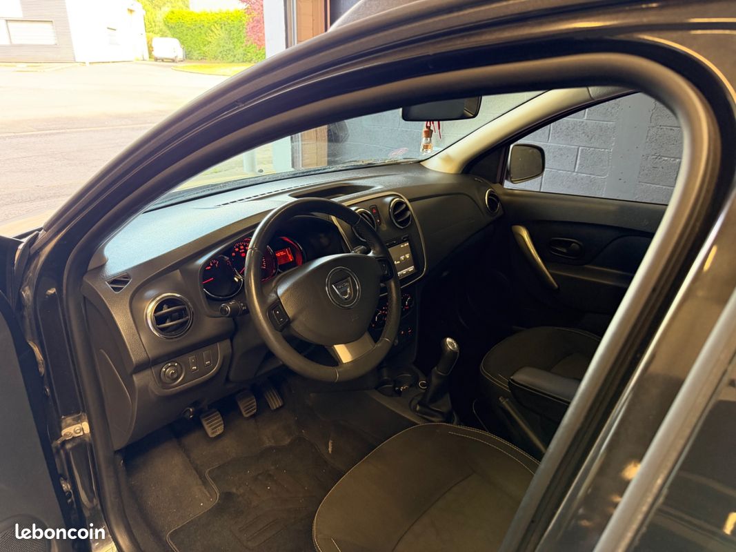 DACIA LOGAN MCV TCe 90 Ambiance / Ecran / Régulateur et limiteur de vitesse / Distribution / (image 9)