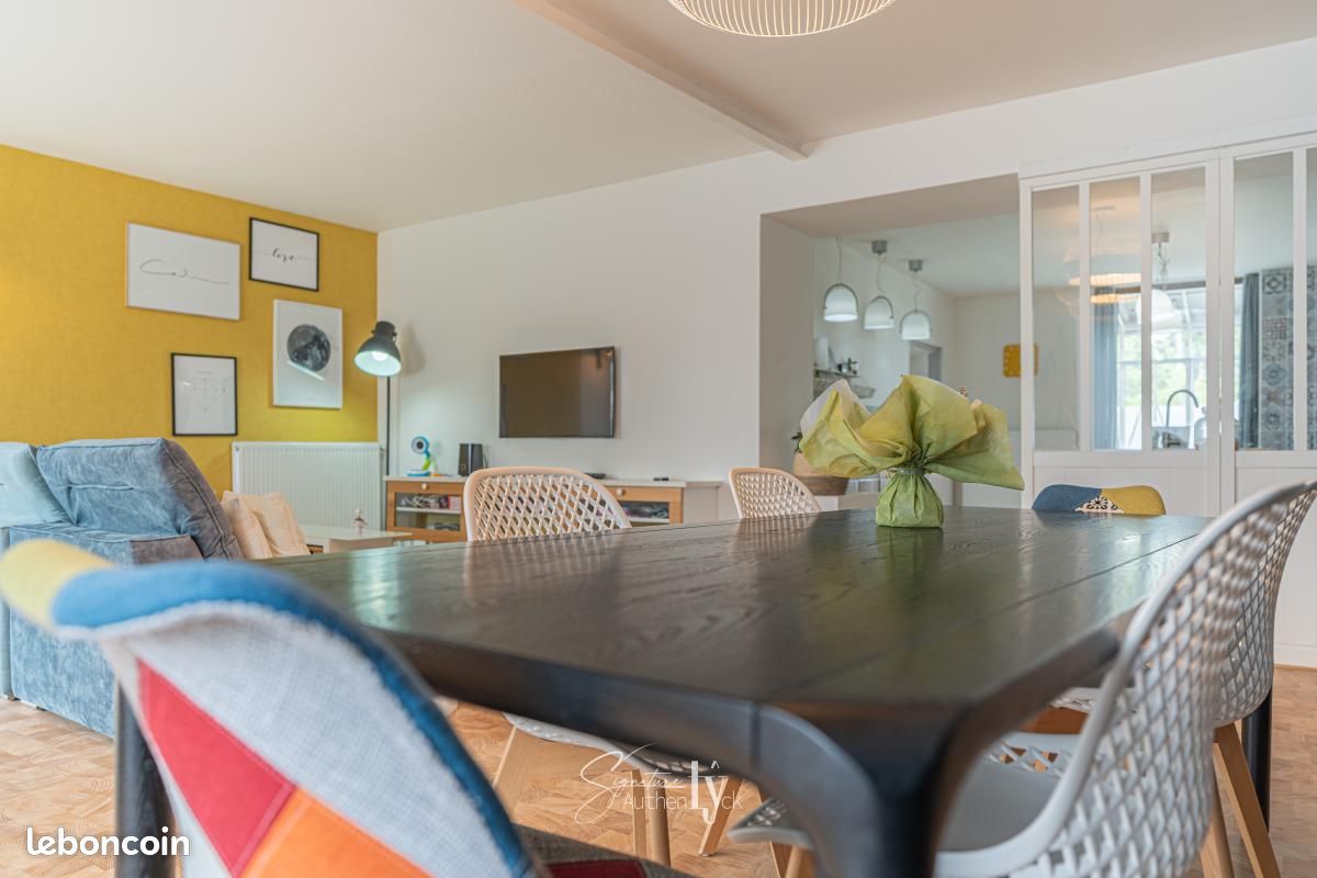 Maison 8 pièces 289 m² · à Saint-Gence · 289 m² · 275 000 €