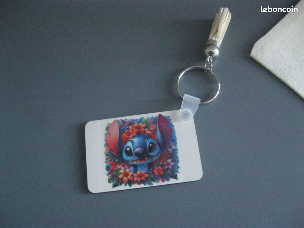 Pochette neuve Stitch et Angel + porte clef (prix lot) (image 2)