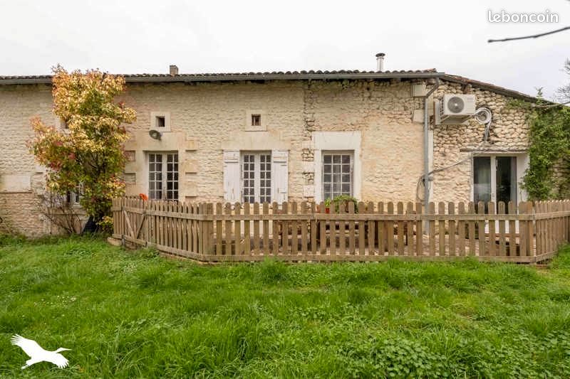 Maison 10 pièces 370 m² · à Chalais · 370 m² · 447 000 €