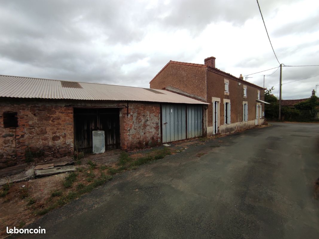 Maison 5 pièces 96 m² · à Argentonnay · 96 m² · 80 000 €