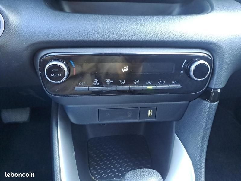 Toyota Yaris 116h Dynamic Business 5p + Programme Beyond Zero Academy MY22 (image 22)
