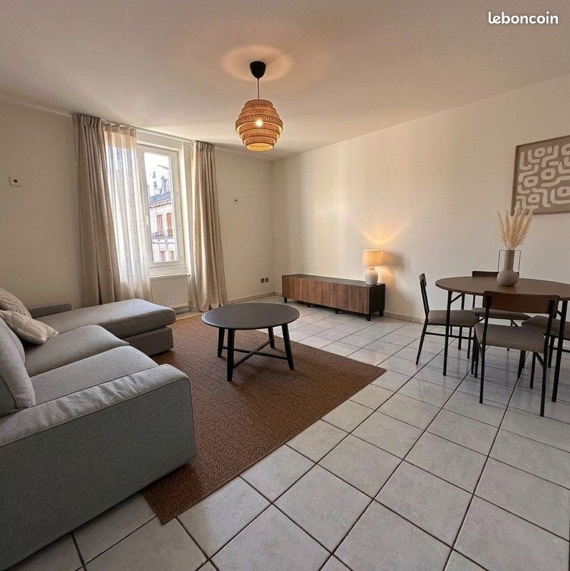 Appartement 3 pièces 75 m² · à Saint-Étienne · 75 m² · 715 €