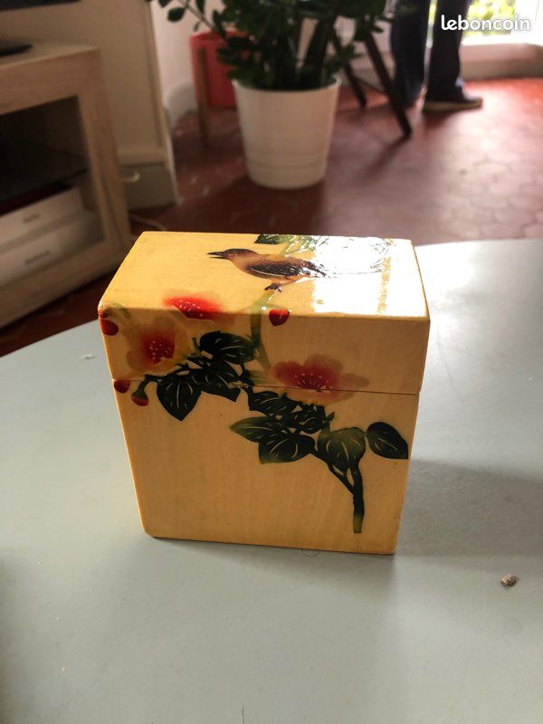 Boîte bois oiseaux et fleurs origine CHINE TBE (image 1)