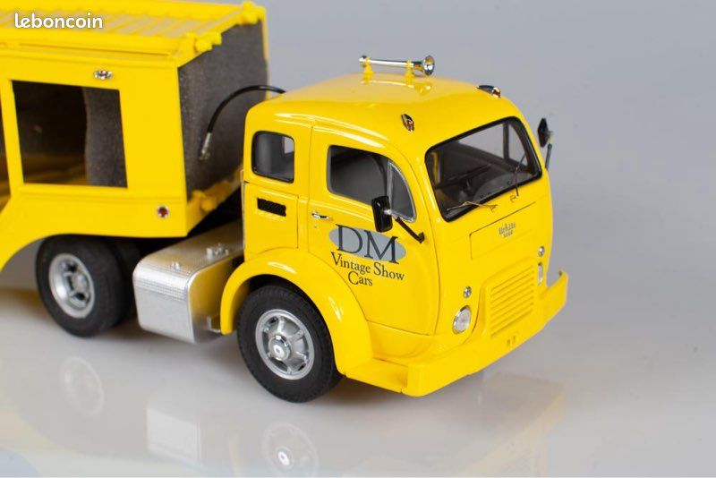 Danbury Mint White Car Carrier 1/24 Collection