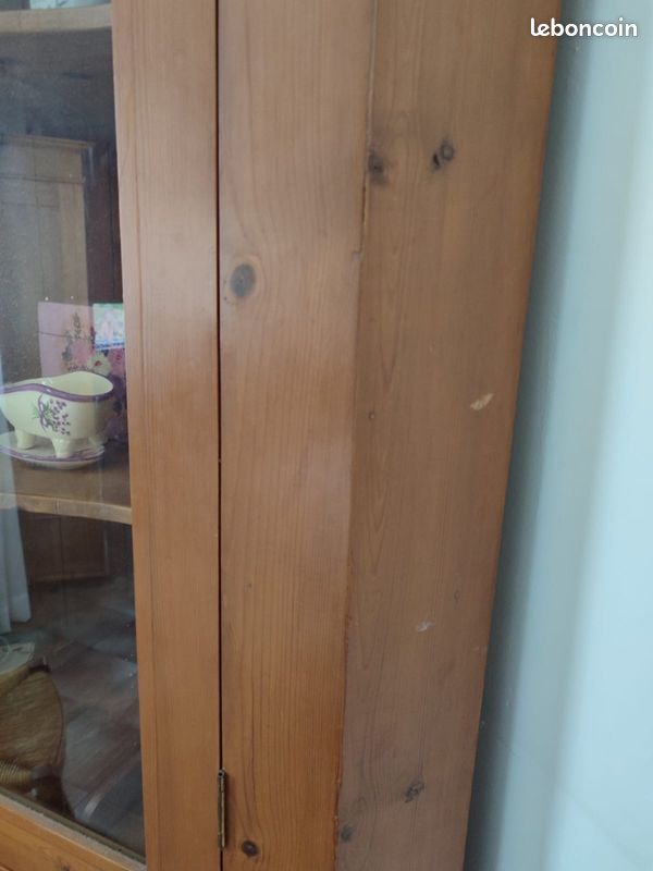 Vitrine d'angle en bois (image 2)