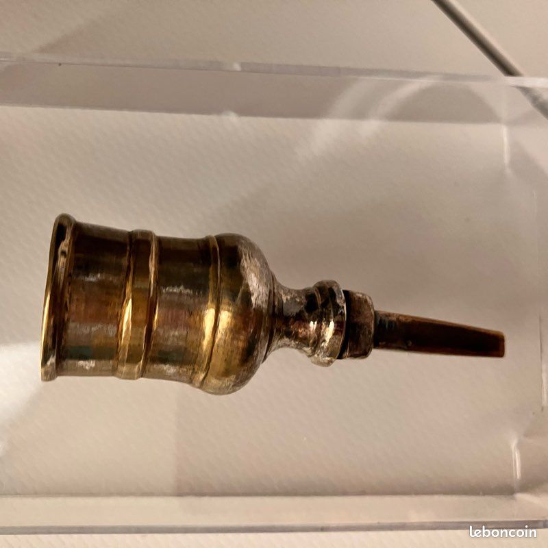 BOUGEOIRS ANCIENS, et accessoires, dont mouchette, éteignoirs pièces détachées etc (image 4)