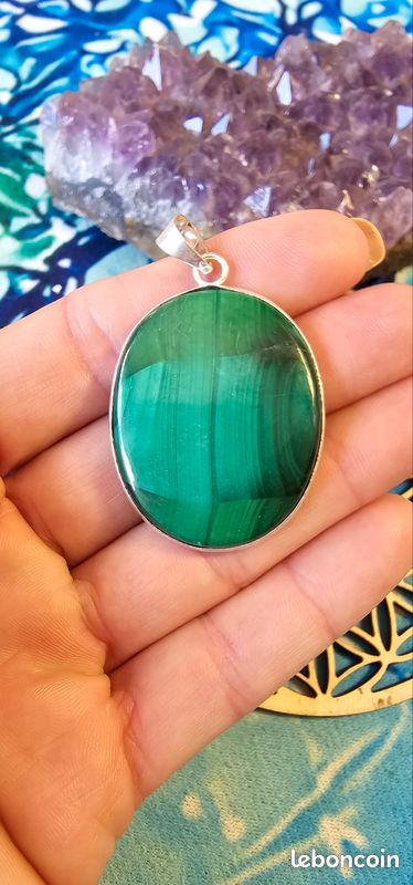 Pendentif En Malachite Jaspeée Des Années 1950 - Pierre Verte - Bijou Vintage D'Occasion