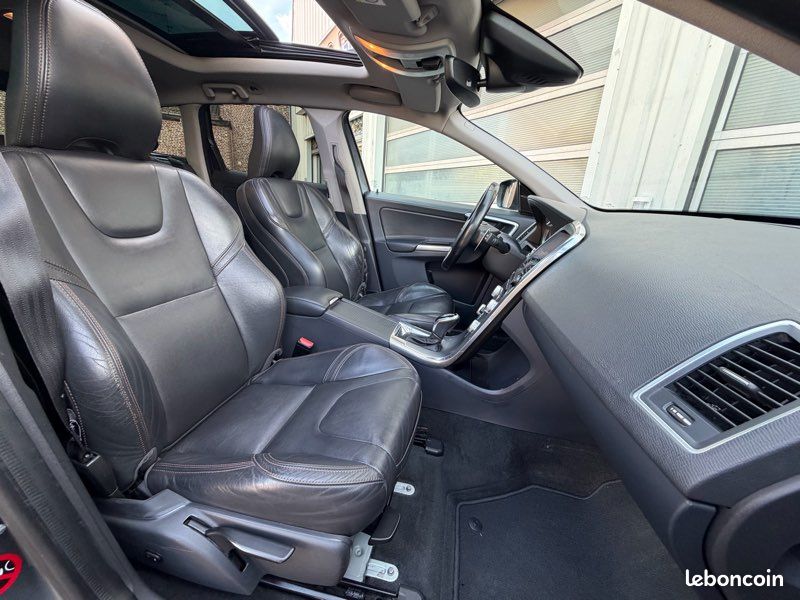 VOLVO XC60 2.0 D 150Ch SUMMUM BVA 1ERE MAIN / CUIR / TOIT OUVRANT / SIÈGES CHAUFFANT / ATTELAGE / GPS (image 4)