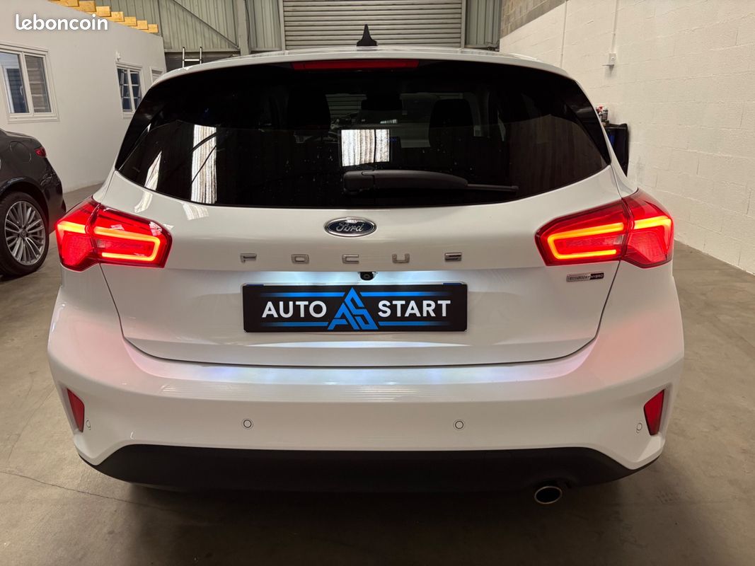FORD Focus Berline Titanium X 1.0 EcoBoost 125 / CARPLAY / LINE ASSIST / CAMERA RECUL / RADAR AR / REGULATEUR LIMITEUR / CLIM AUTO (image 8)