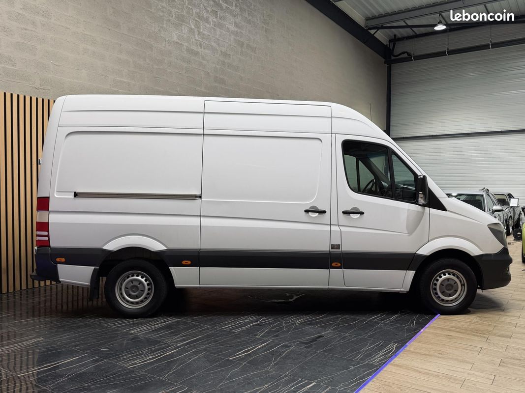 MERCEDES SPRINTER FOURGON 32N 3.0t 219 CDI 3.0 190 BVM Euro5 ÉTAT NEUF RIEN A PRÉVOIR 119 319 (image 7)