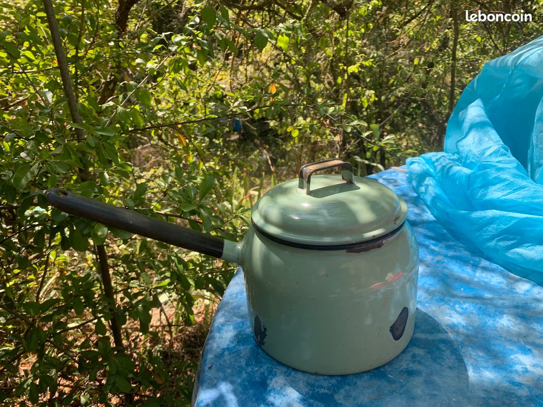 Pot émaillé avec manche (image 2)