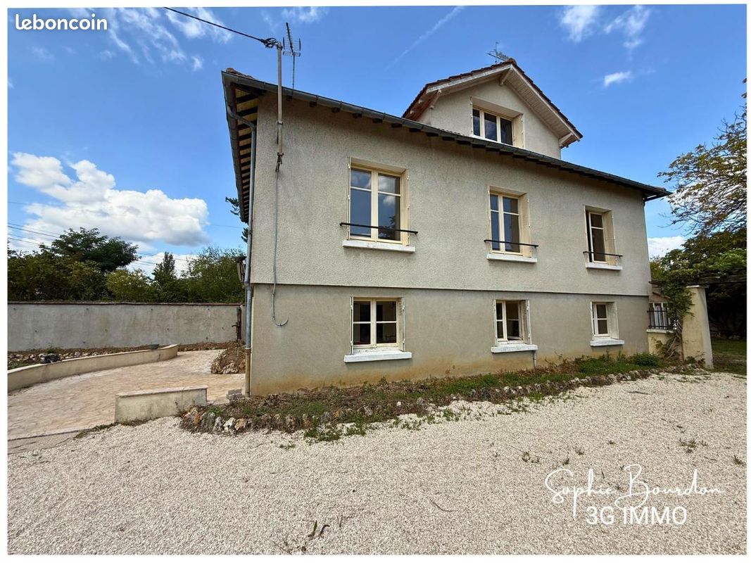 Maison 6 pièces 159 m² · à Charmoy · 159 m² · 184 000 €