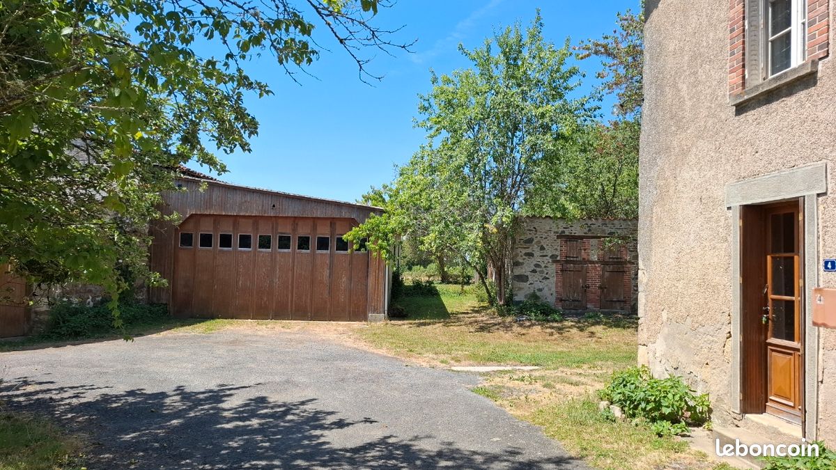 Maison 8 pièces 165 m² · à Saint-Martial-sur-Isop · 165 m² · 110 000 €