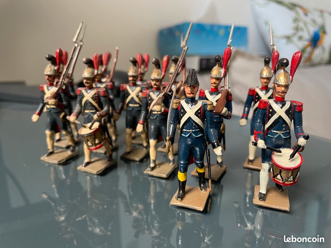 Figurine CBG Mignot De 2e Porte-aigle Des Flanqueurs-grenadiers De La Grenadiers De La Garde 1813