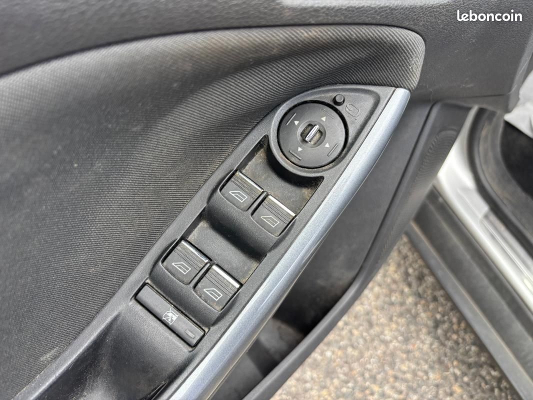 Ford Focus 1.6 TDCi 95 FAP S&S Trend (image 2)