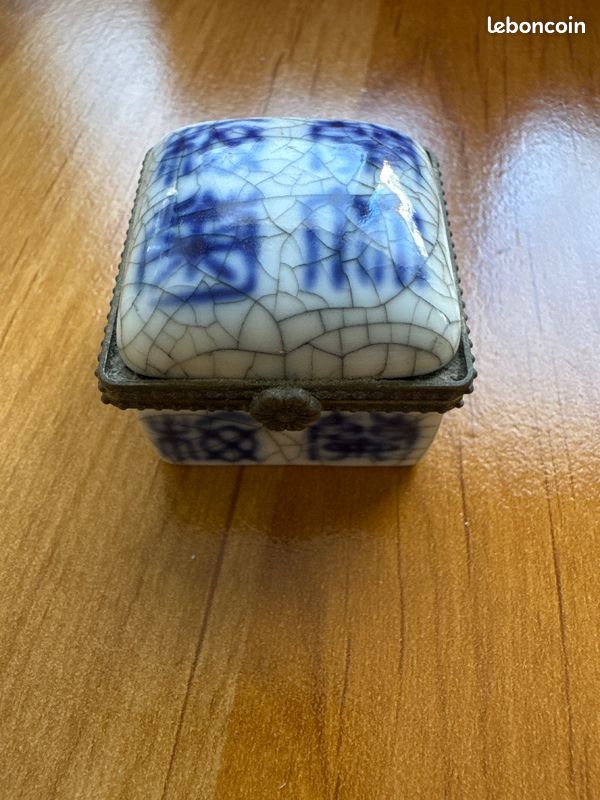Boite porcelaine craquele bleu blanc vintage collection decoration authentique (image 1)