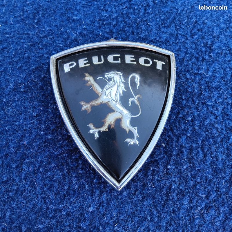 Ancien Bouton De Col Publicitaire PEUGEOT – Métal émaillé Multicolore (occasion)