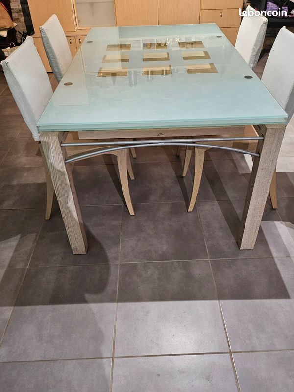 Table,4 chaises et table basse ligne roset (image 1)