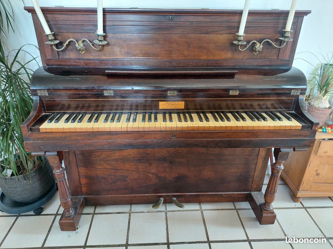 Piano (image 2)