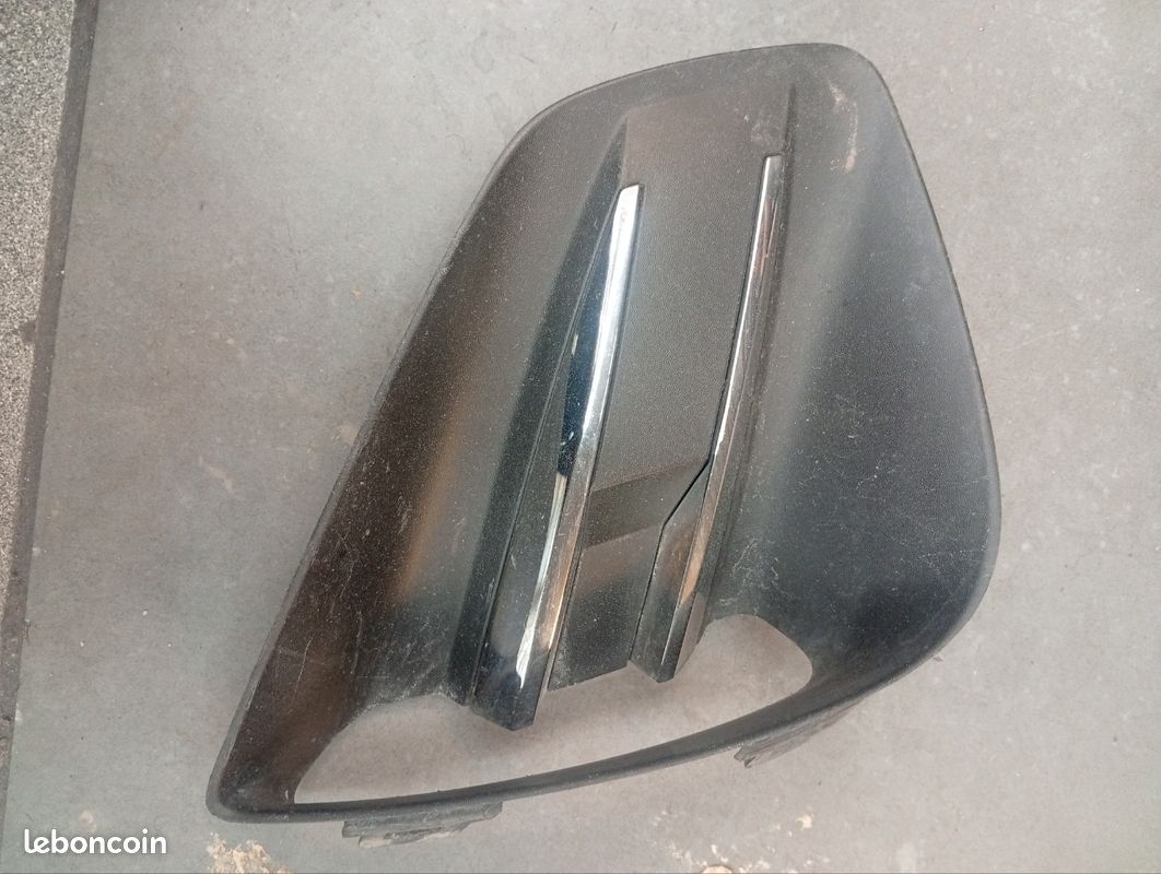 Cache antibrouillard Renault Clio V (phase 1, produite entre 2019 et 2023), généralement référencé sous (image 1)