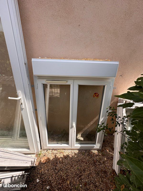 Fenêtre PVC double vitrage 150 x 95cm + coffre volet roulant (image 1)