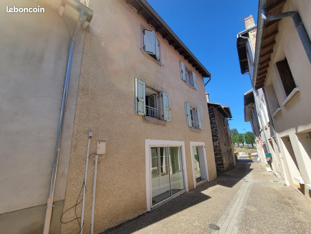 Appartement 4 pièces 68 m² · à Coubon · 68 m² · 480 €/mois