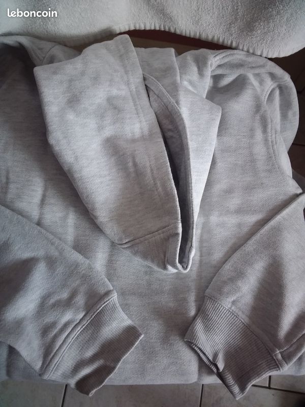 Sweat capuche (image 2)