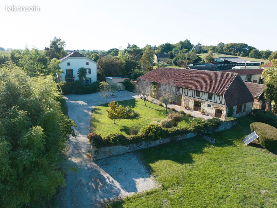 Maison 11 pièces 600 m² · à Saint-Lanne · 600 m² · 399 000 €