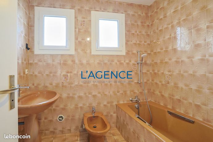 https://img.leboncoin.fr/api/v1/lbcpb1/images/cc/eb/a1/cceba1f0f0952560ad3ccd798fe7c04efad80231.jpg?rule=ad-image