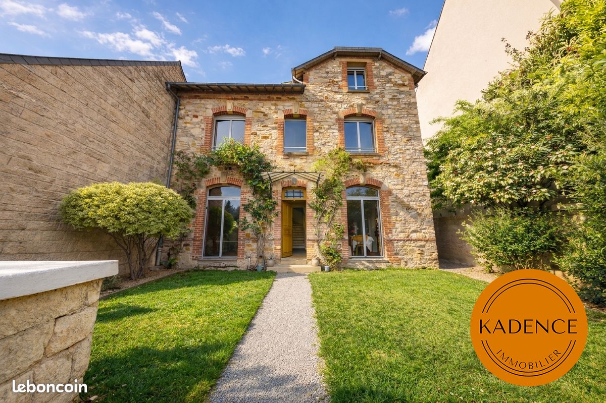 Maison 9 pièces 197 m² · à Rennes · 197 m² · 929 900 €