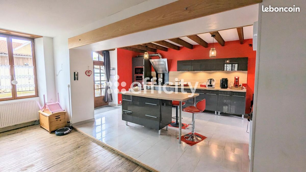 Maison 5 pièces 170 m² - Ruffec 16700 (image principale 1)