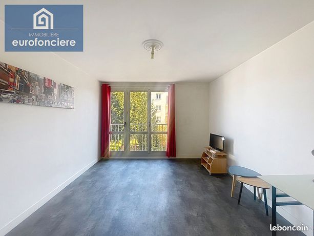Studio 1 pièce 45 m²