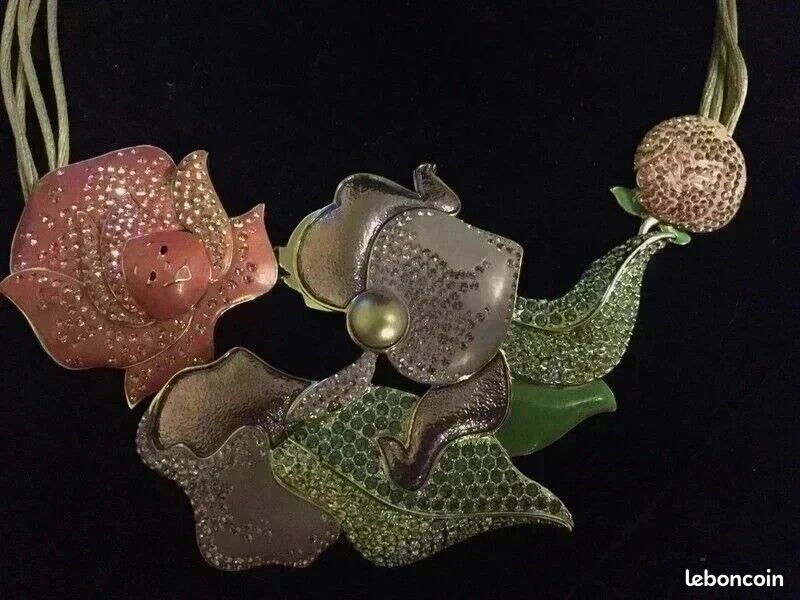 Splendide Collier Swarovski Thème Alice Au Pays Des Merveilles🌷Jardin Des Fleurs 💐 (image 4)
