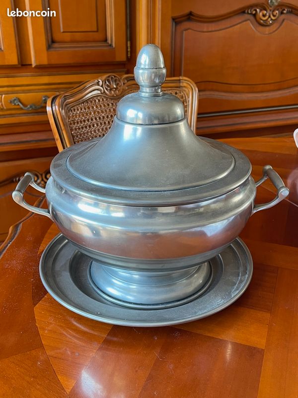 Soupière en étain (image 1)
