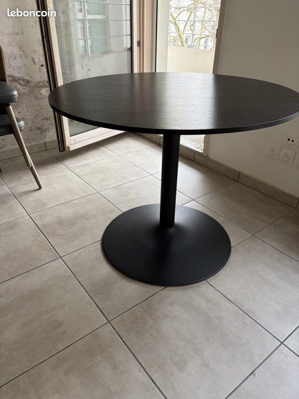 Table ronde (image 1)