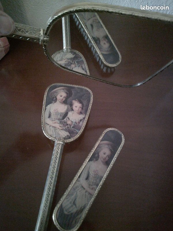 Ensemble miroir + peigne + brosse à habits à l'effigie des enfants de Marie Antoinette (image 4)