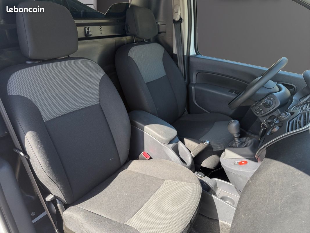 RENAULT KANGOO II (2) CONFORT BLUE DCI 95 radar de recul Garantie 12 mois (image 9)