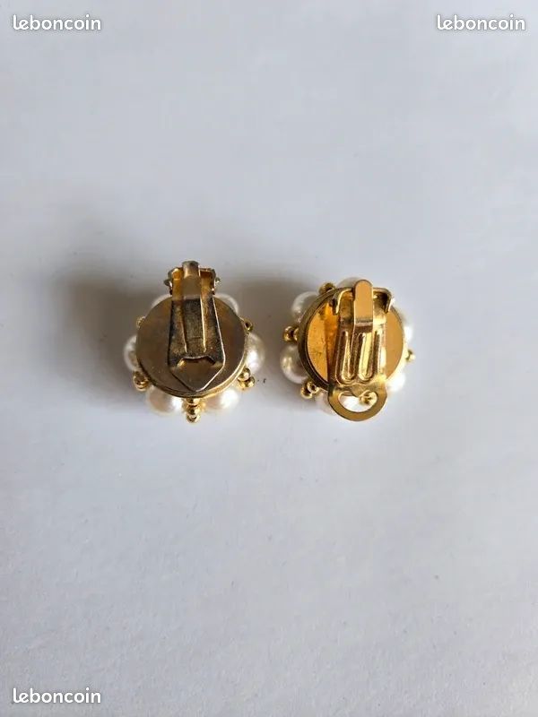 Boucles d'oreilles D-Drop Métal finition dorée, perles en résine