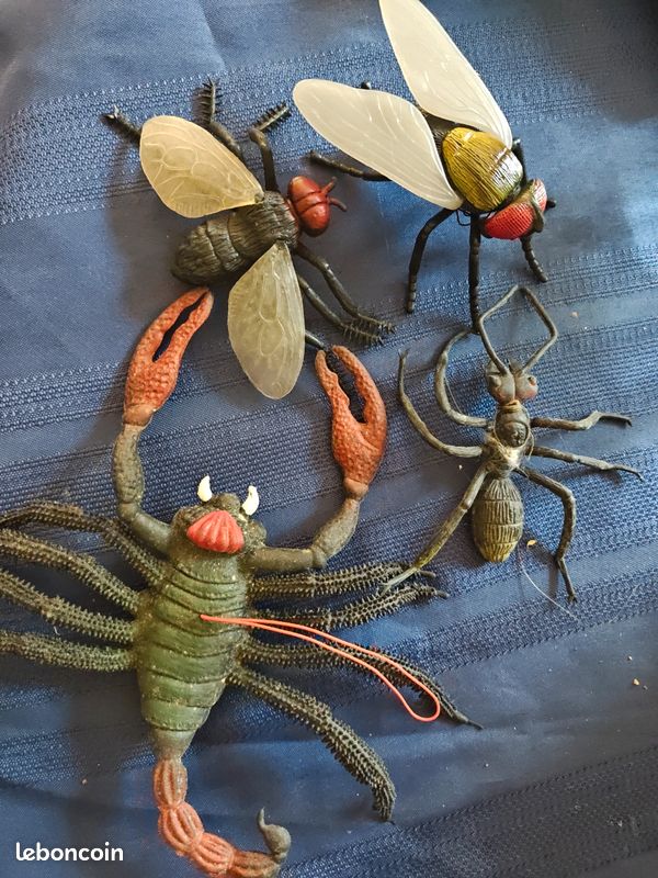 Jouet mouches et scorpion (image 1)