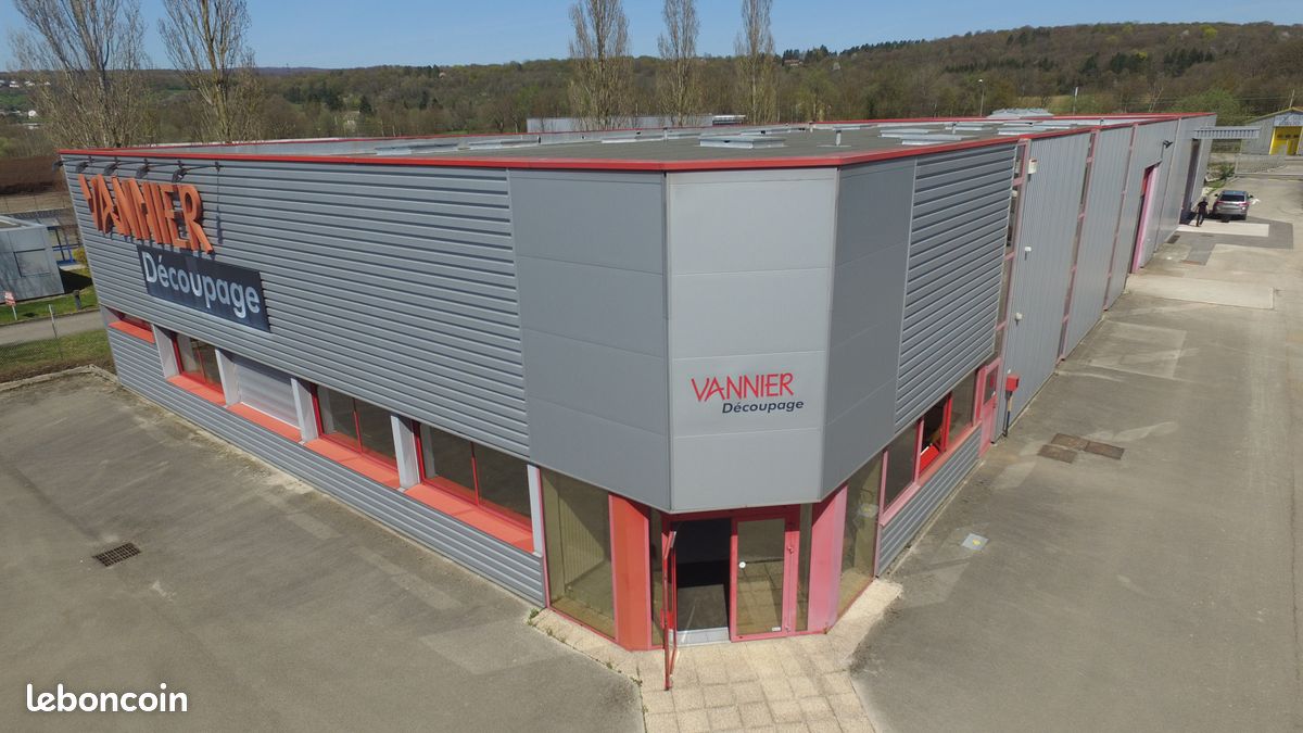 Local 1660 m² Roche-lez-Beaupré (image 1)