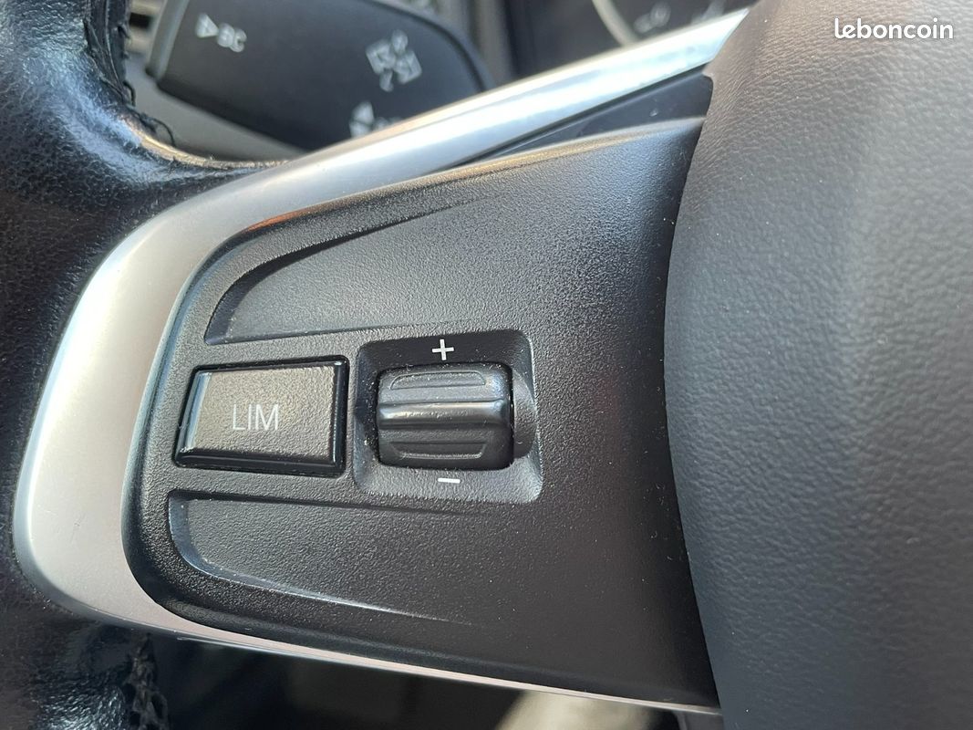BMW SERIE 2 ACTIVE TOURER F45 218d 150 ch Lounge A - RADARS AV/AR - LIMITEUR DE VITESSE (image 16)
